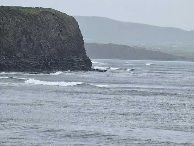 Good clean waves on the southern reefs as the tide starts dropping